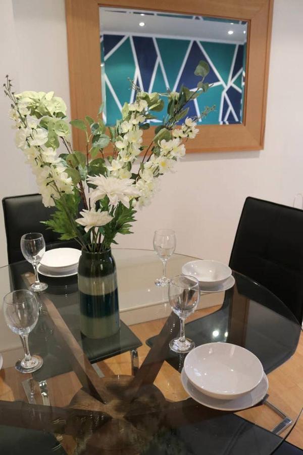 Heart Of Leeds City Centre Living - Sleeps 6 Apartment Bagian luar foto
